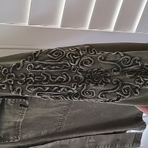 Volcom army green jacket with embroidered sleeves - Picture 3 of 3